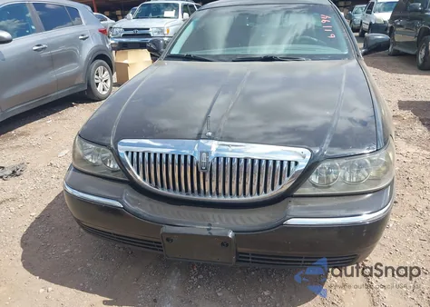 2005 Lincoln Town Car Signature из США, поврежденный, VIN 1LNHM81W45Y627586